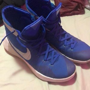 They are size 11.5 2015 Hyperdunks